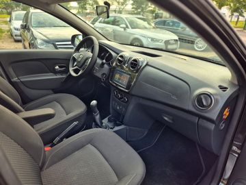 Car image 11