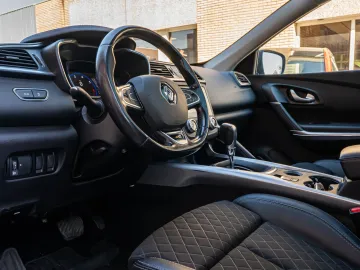 Car image 28