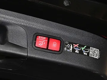 Car image 32