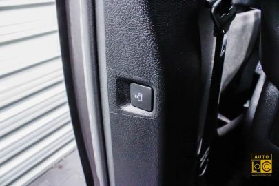 Car image 37