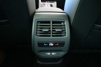 Car image 33