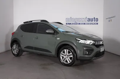 Car image 3