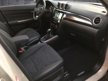 Car image 12