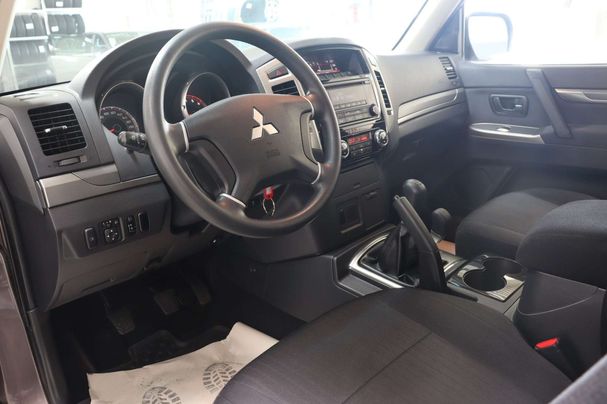 Mitsubishi Pajero 3.2 147 kW image number 13