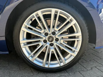 Car image 29