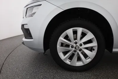 Car image 30
