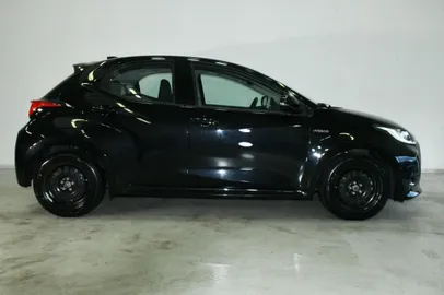 Car image 5