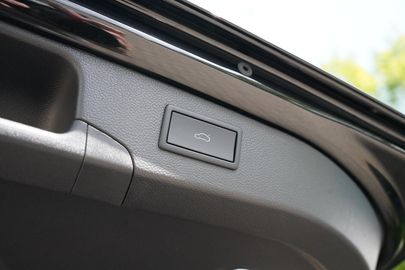 Car image 37