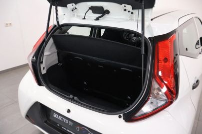 Car image 28