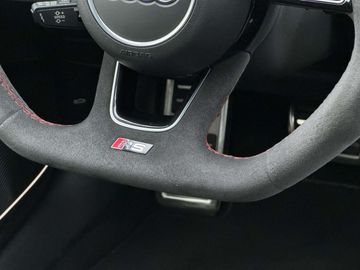 Car image 32