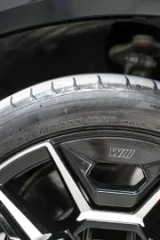 Car image 40
