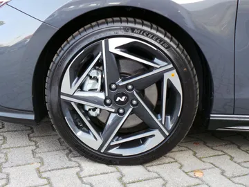 Car image 27