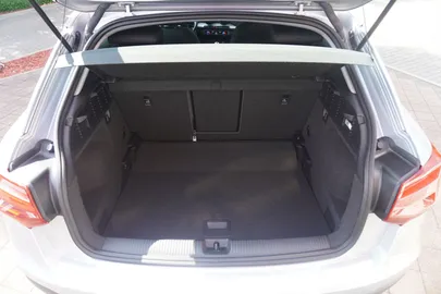 Car image 36