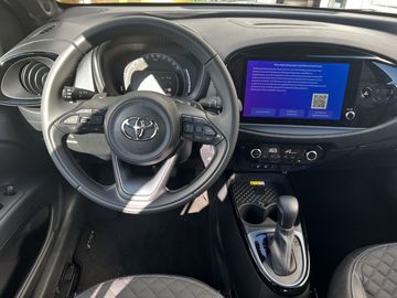 Car image 11