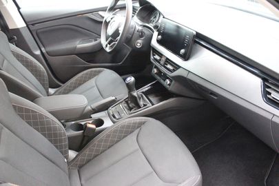 Car image 11