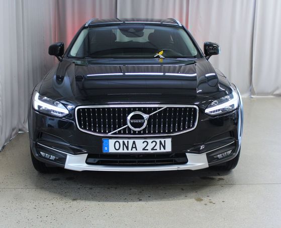 Volvo V90 Cross Country D4 AWD Momentum 140 kW image number 8