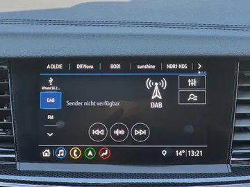 Car image 30