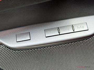 Car image 36