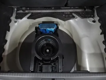 Car image 36