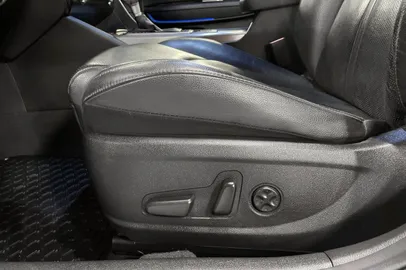 Car image 30