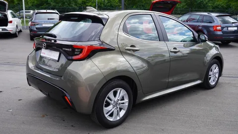 Car image 4