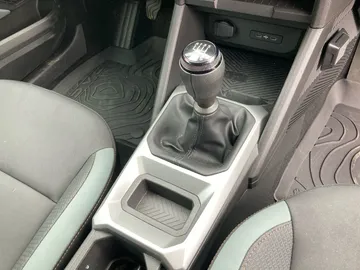 Car image 17