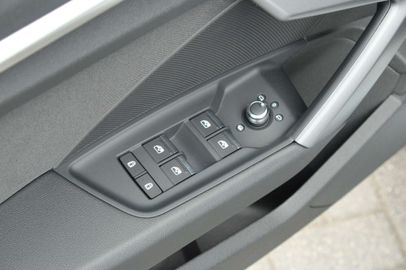 Car image 37