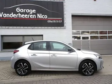 Car image 4