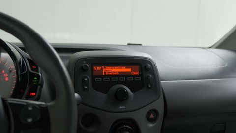 Car image 28