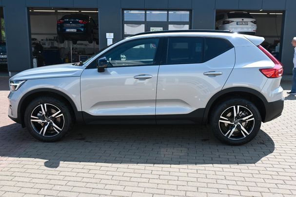 Volvo XC40 B4 Plus Dark DKG 145 kW image number 5