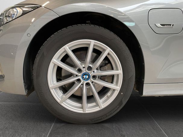 BMW 330 e xDrive 215 kW image number 28