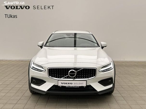 Volvo V60 Cross Country B4 Pro AWD 145 kW image number 3