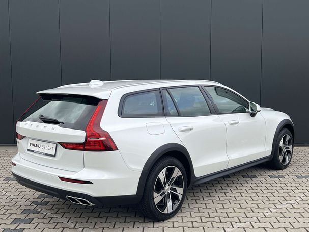 Volvo V60 Cross Country T5 AWD Pro 185 kW image number 2