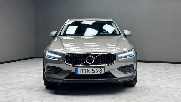 Volvo V60 Cross Country B4 AWD 146 kW image number 24