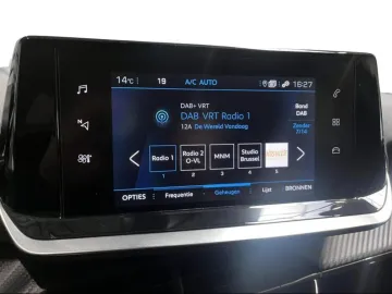 Car image 32