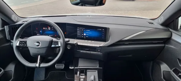 Car image 19