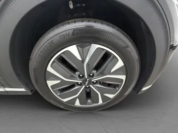 Car image 37