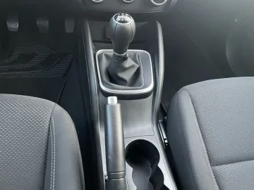 Car image 19