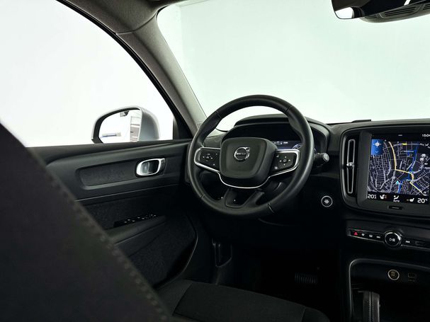 Volvo XC40 T2 Core Momentum 95 kW image number 5