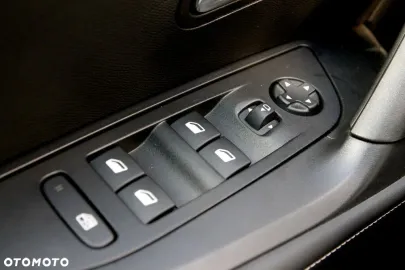 Car image 34