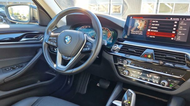 BMW 520d Touring xDrive Luxury Line 140 kW image number 12