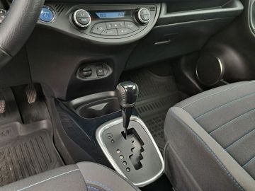 Car image 30