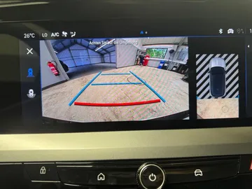 Car image 17