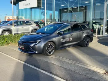 Car image 26