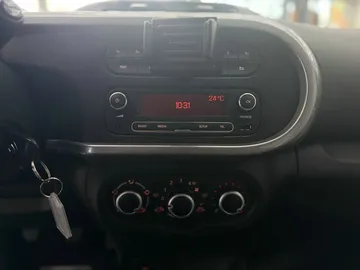 Car image 28