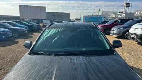 Car image 25