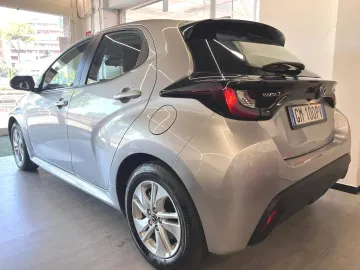 Car image 3