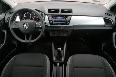 Car image 8