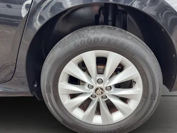 Car image 25