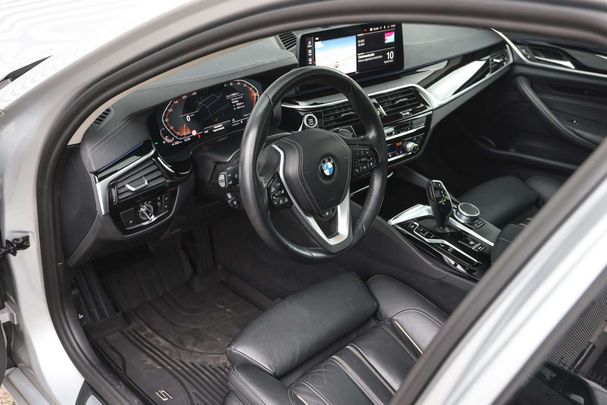 BMW 540i Touring xDrive 246 kW image number 25